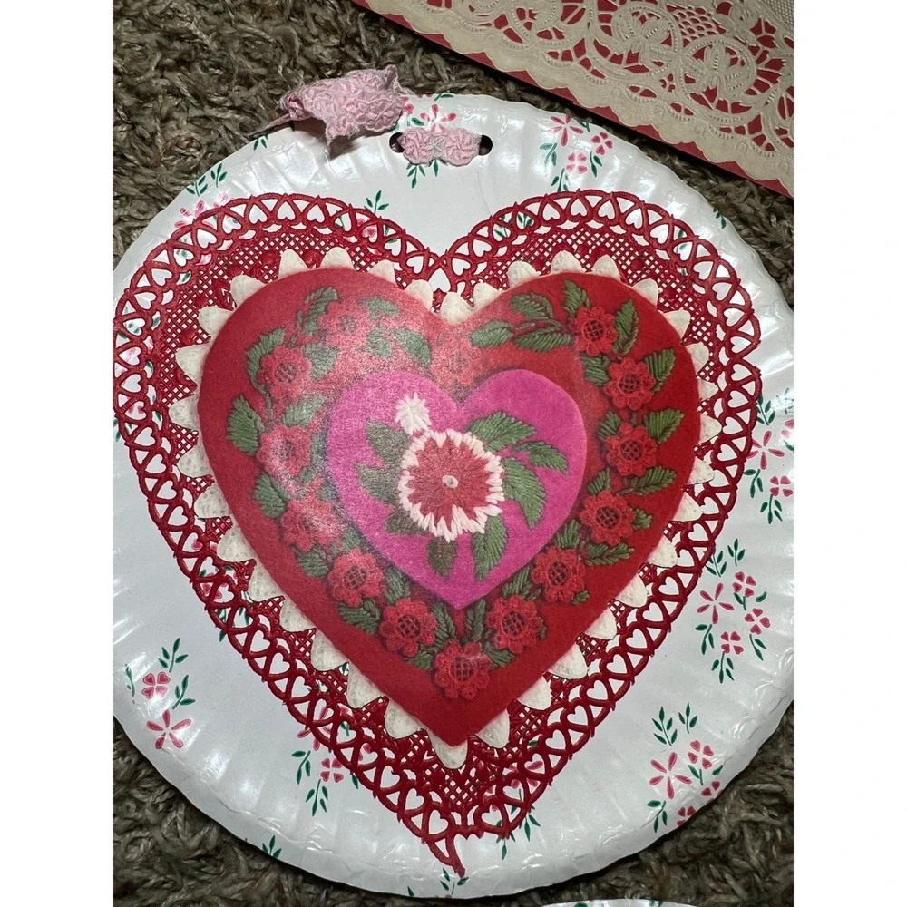 Vintage 1970'sLot Valentine Paper‎ Hearts Cards Doilies